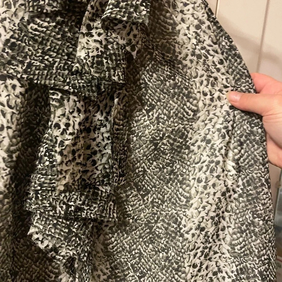 ADIVA RUFFLE FRONT BLOUSE - Picture 3 of 5